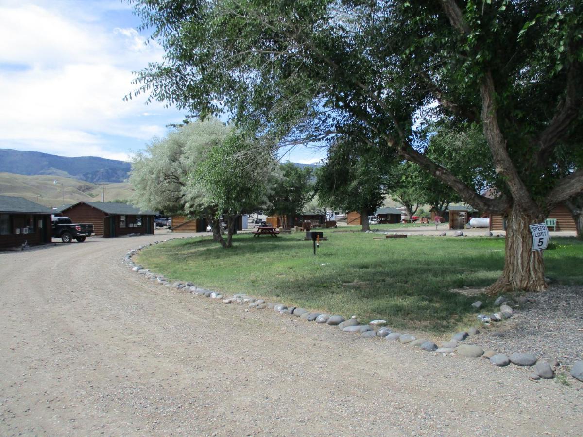 וואפיטי Yellowstone Valley Inn מראה חיצוני תמונה