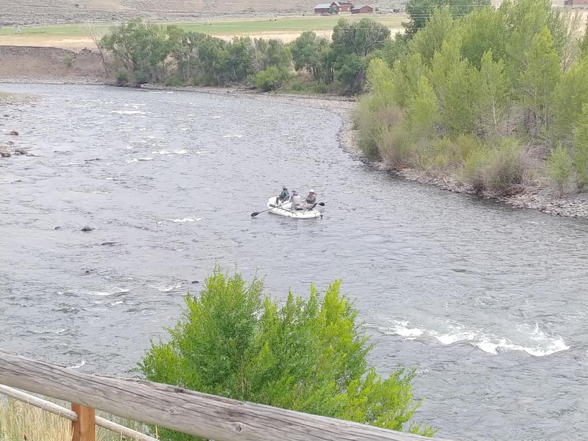 וואפיטי Yellowstone Valley Inn מראה חיצוני תמונה